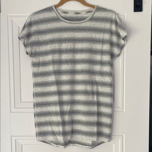 Lululemon Athletica Gray Striped Short Sleeve Tee